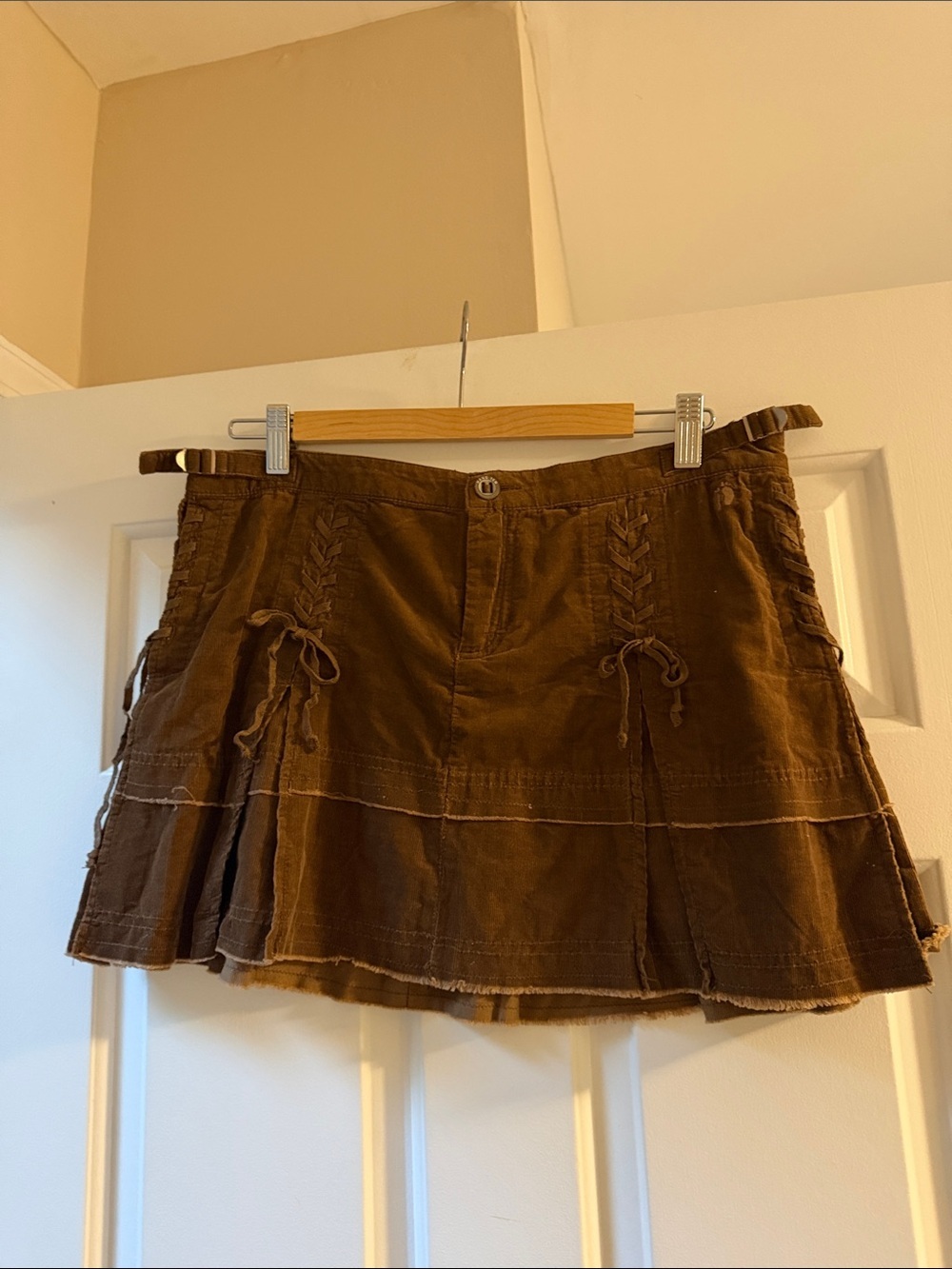 Hang Ten NWT Vintage 90s/00s Brown Corduroy Mini Skirt with Braided Details
